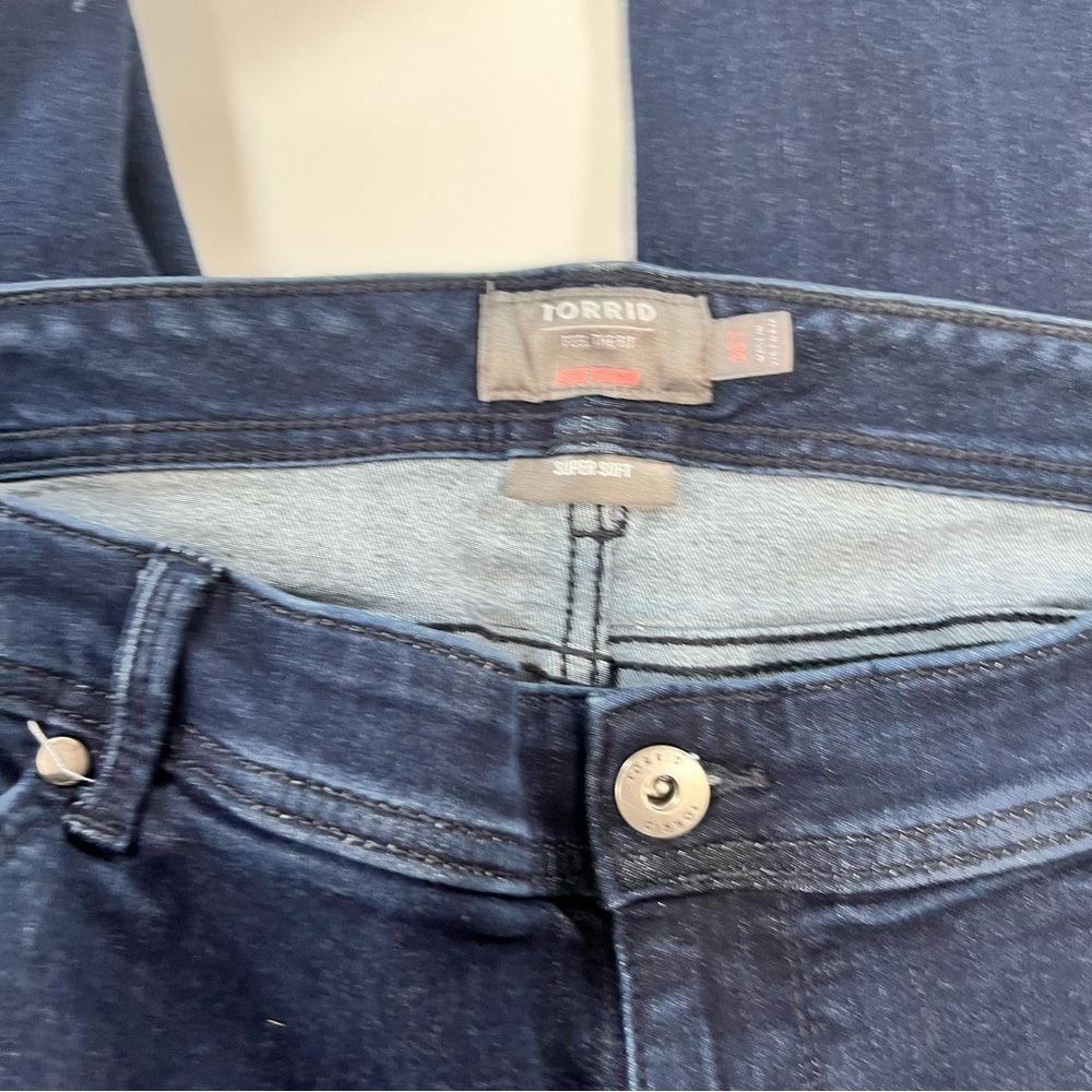 Torrid “Feel the Fit” Luxe Skinny Jeans – Women’s 18T - Picture 5 of 6